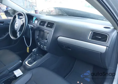 2014 Volkswagen Jetta Se z USA, uszkodzony, nr VIN 3VWD17AJ2EM421573